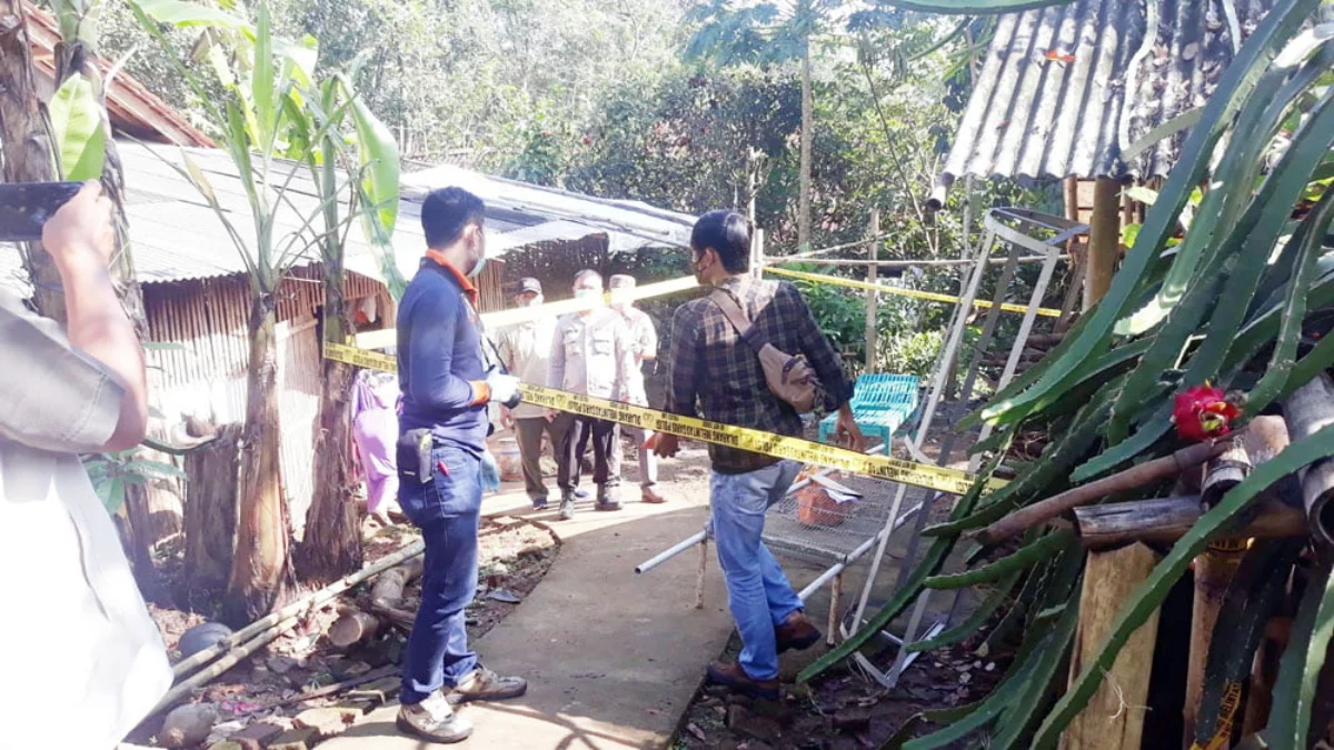 Gantung Diri di Kandang Ayam