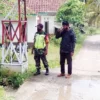 Warga Swadaya Keruk Saluran Irigasi