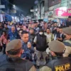Dihadang PKL, Pol PP Mundur