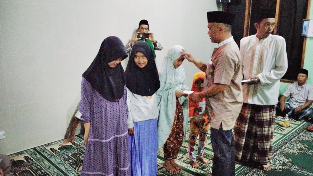 Pemdes Sukamaju Santuni Anak Yatim