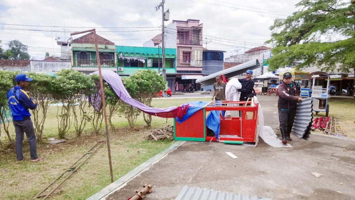 Angin Kencang Melanda Banjarsari