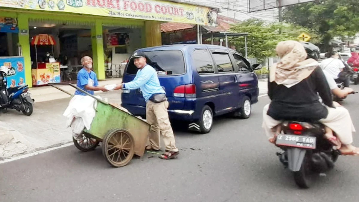 Tagana Bagikan 500 Nasi Kotak