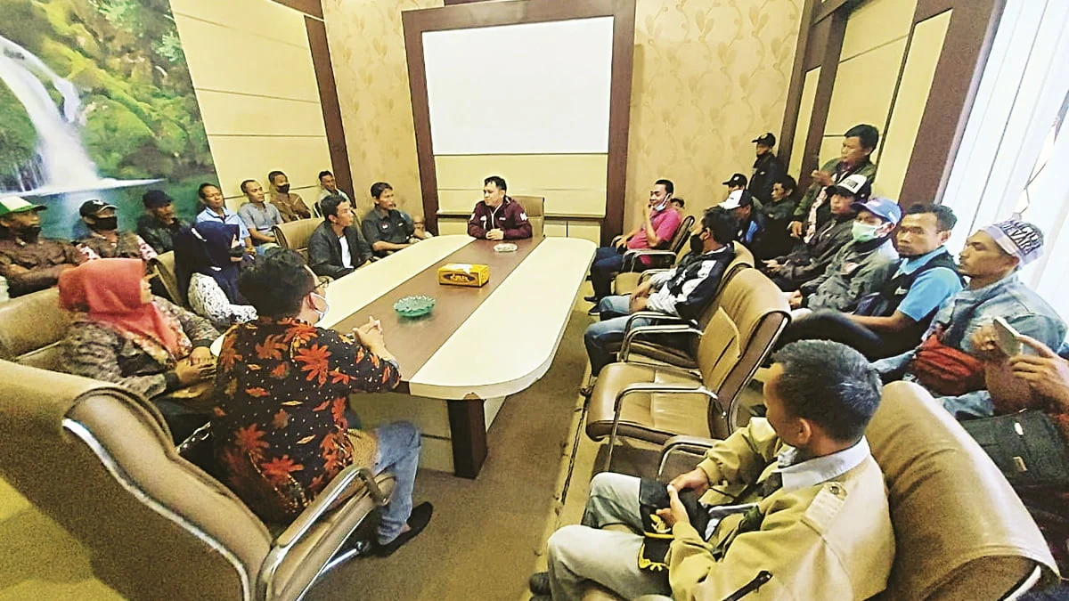 Perbaikan Jalan Jatiwaras Disoal