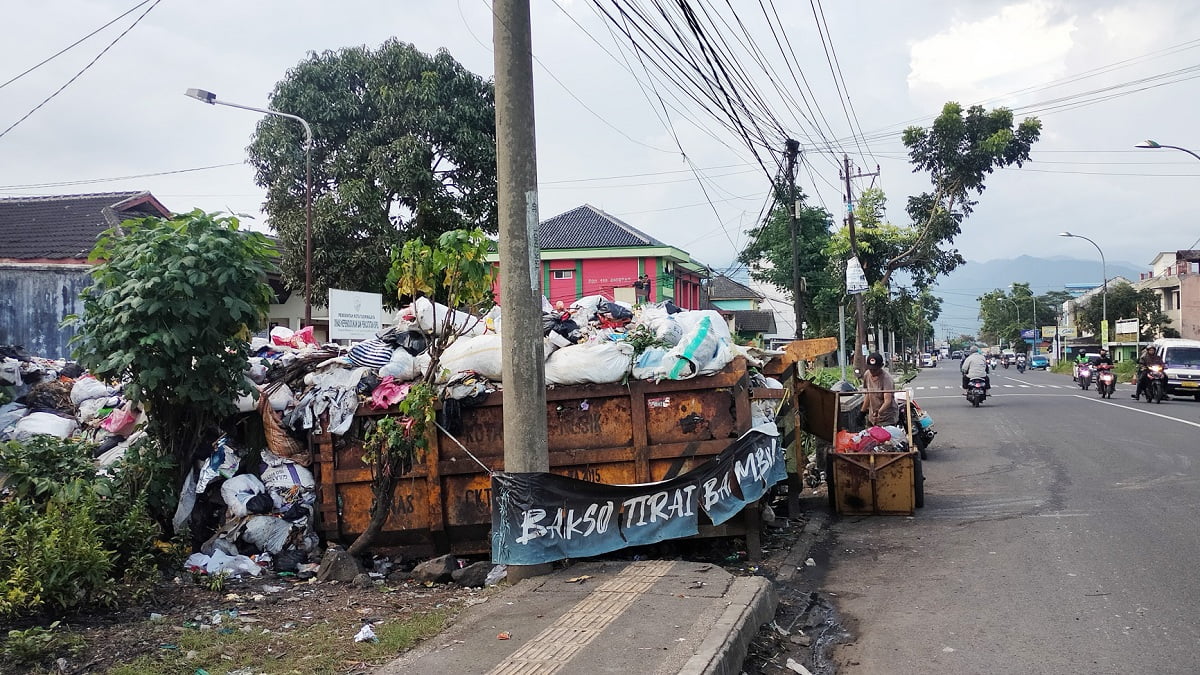 Singkirkan Kontainer Sampah di Perkantoran!