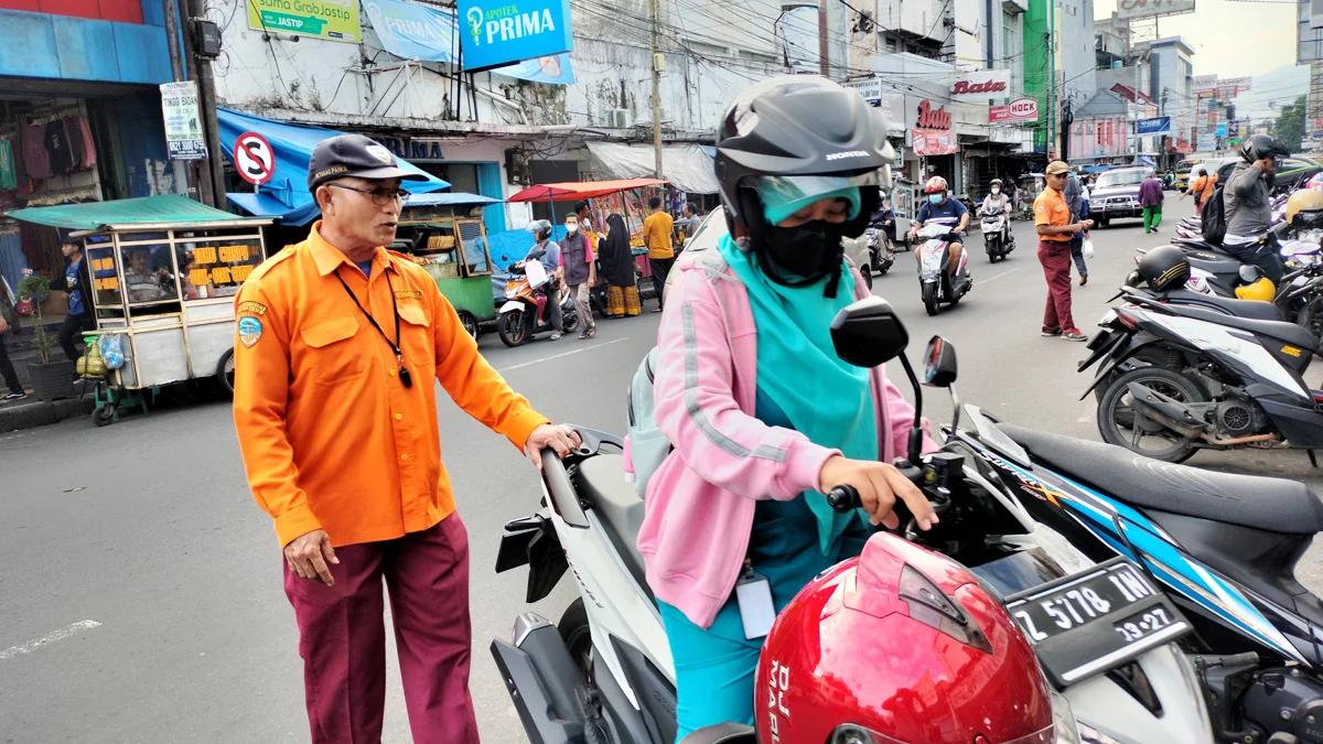 Kelangsungan Juru Parkir Terancam