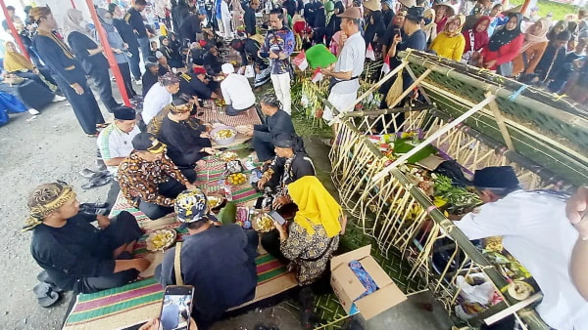 Merawat Tradisi Bertukar Makanan di Batuhiu