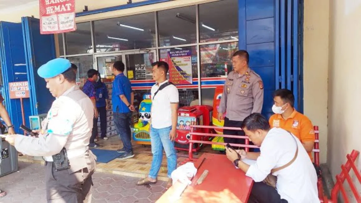 Maling Bidik Rokok dan Brankas Minimarket