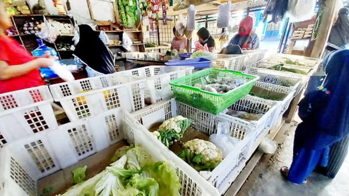 Pedagang Pasar Tradisional Terpuruk