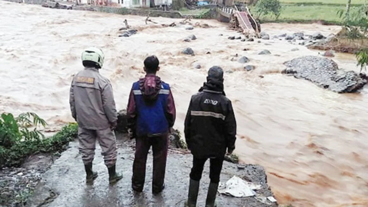 Sungai Cikaengan Sering Meluap