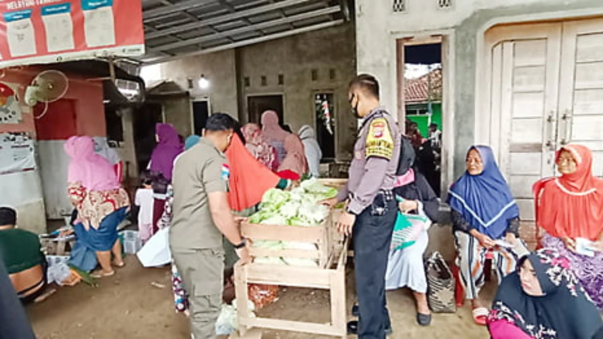 Penyaluran BPNT Dipantau Anggota Polisi