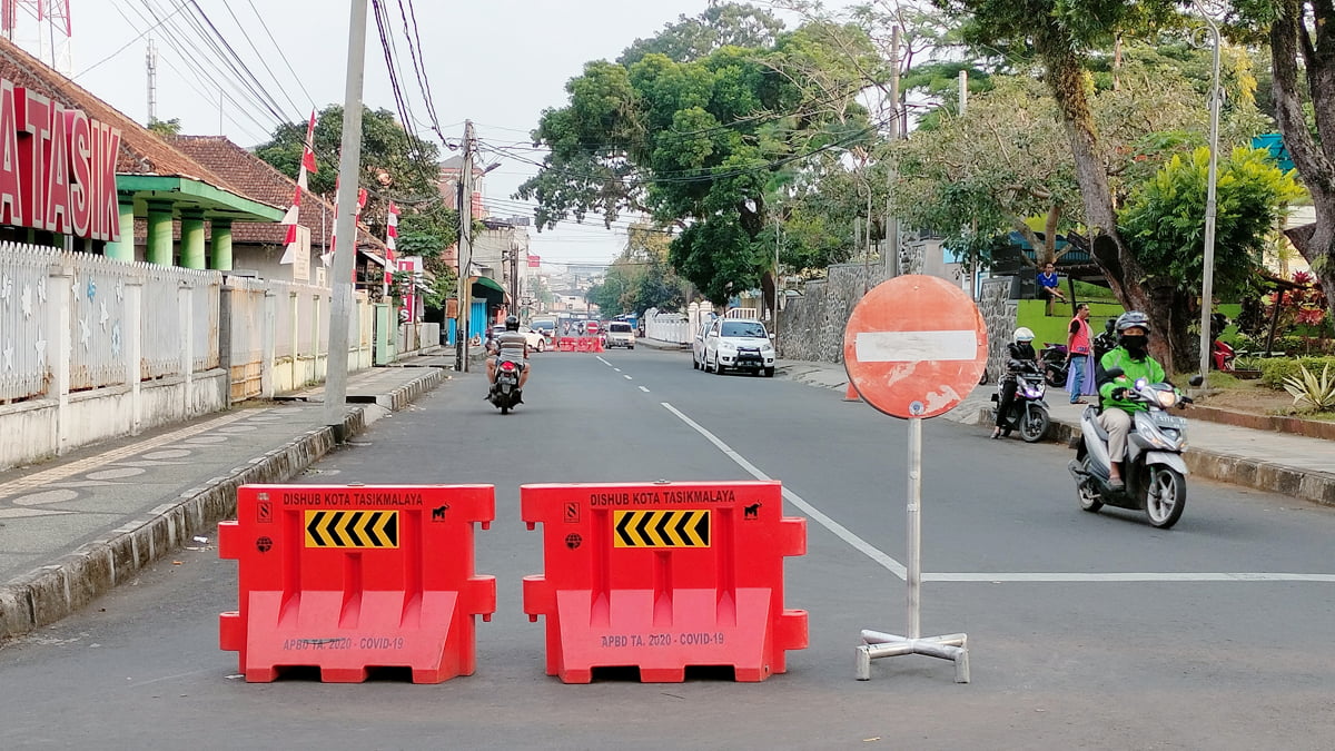 Lalu Lintas Aman, Warga Masih Canggung