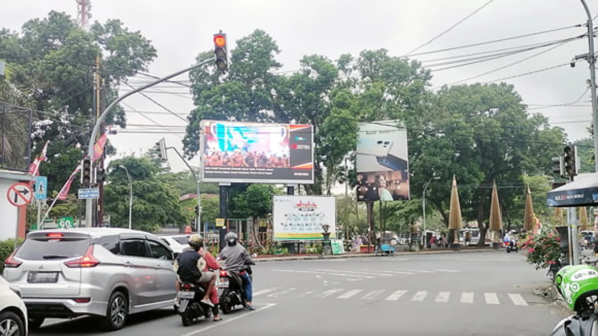 Pengendara Dipaksa Mendongak