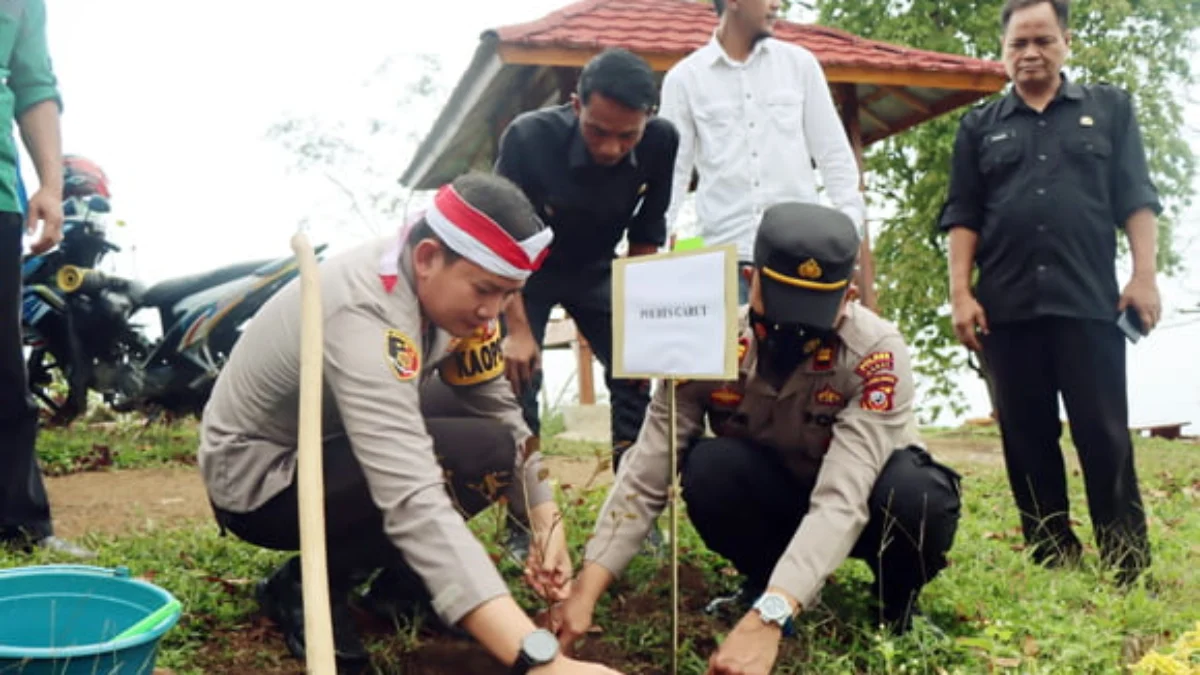 Bantu Atasi Kerusakan Hutan, Tanam 10.000 Pohon di Lahan Kritis