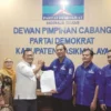 Demokrat Serahkan SK Kepengurusan Baru