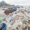 Lebih Sering Dapat Sampah Dibanding Ikan