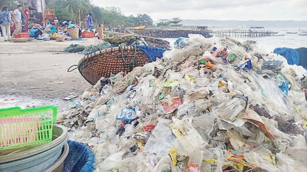 Lebih Sering Dapat Sampah Dibanding Ikan