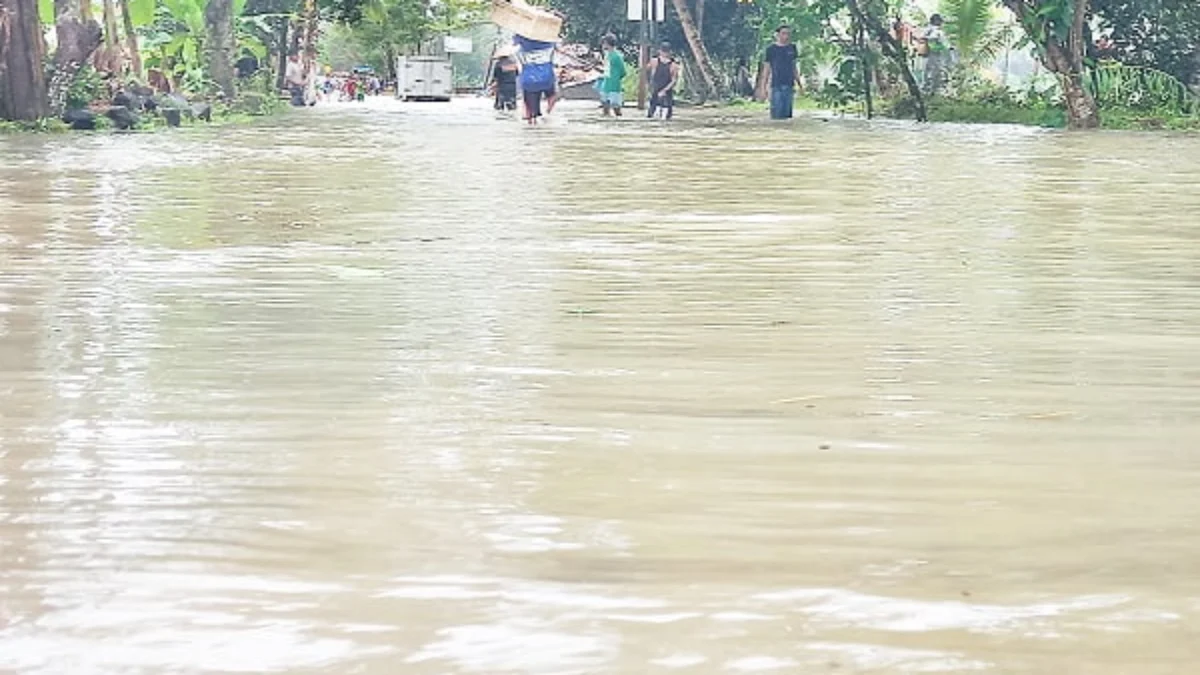 Jalan Raya Parigi Terendam Banjir