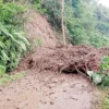 Jalur Alternatif Menuju Tasik Tertutup Longsor
