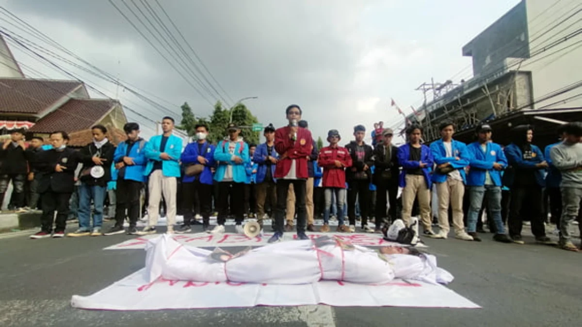 Salat Jenazah Depan DPRD