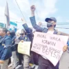 Paksa Fraksi Tolak Kenaikan BBM