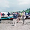 Satpol PP Tertibkan Perahu Nelayan