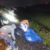 Berdiri Samping Rel, Lalu Tertabrak Kereta