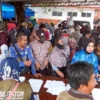 Berdesakan Cairkan Bantuan BBM