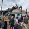 Gotong Royong Bedah Rumah Masyarakat
