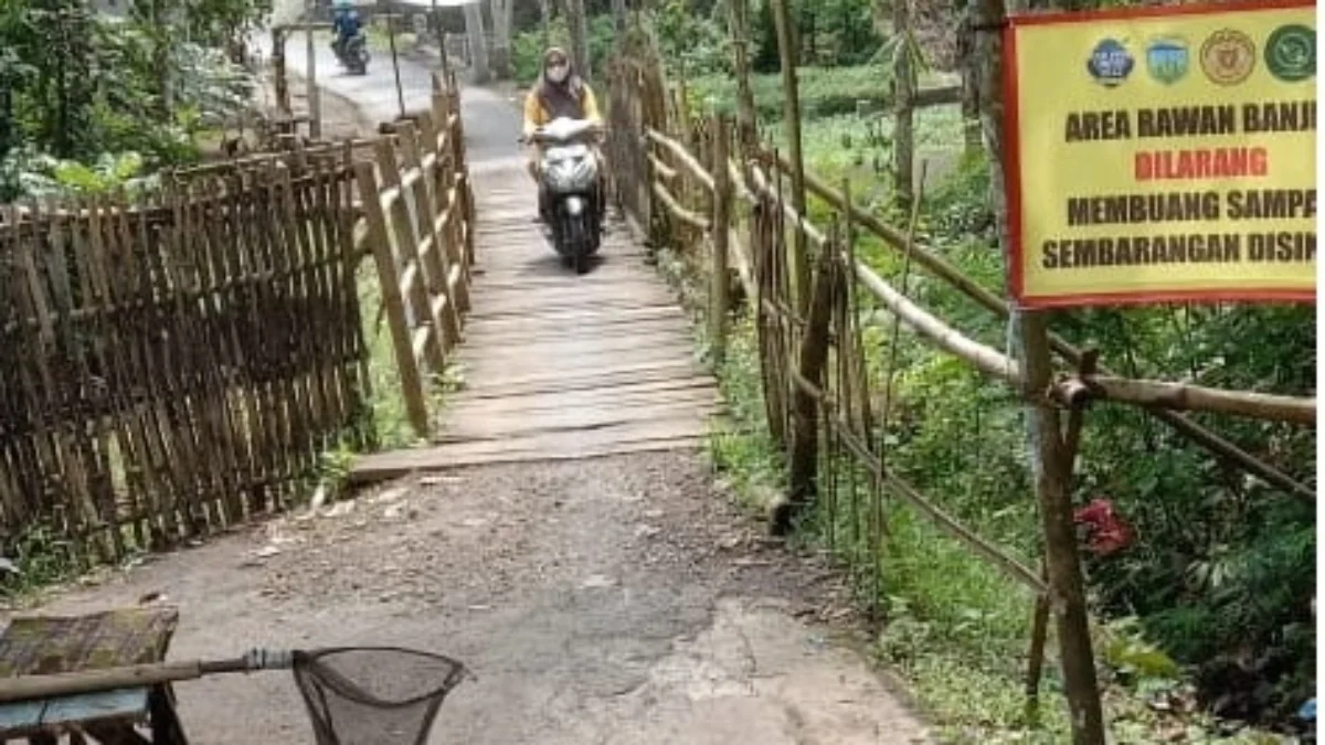 Jembatan Rompe Tak Kunjung Diperbaiki