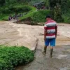 Nekat Menyeberang, Pemuda Hanyut Terbawa Arus