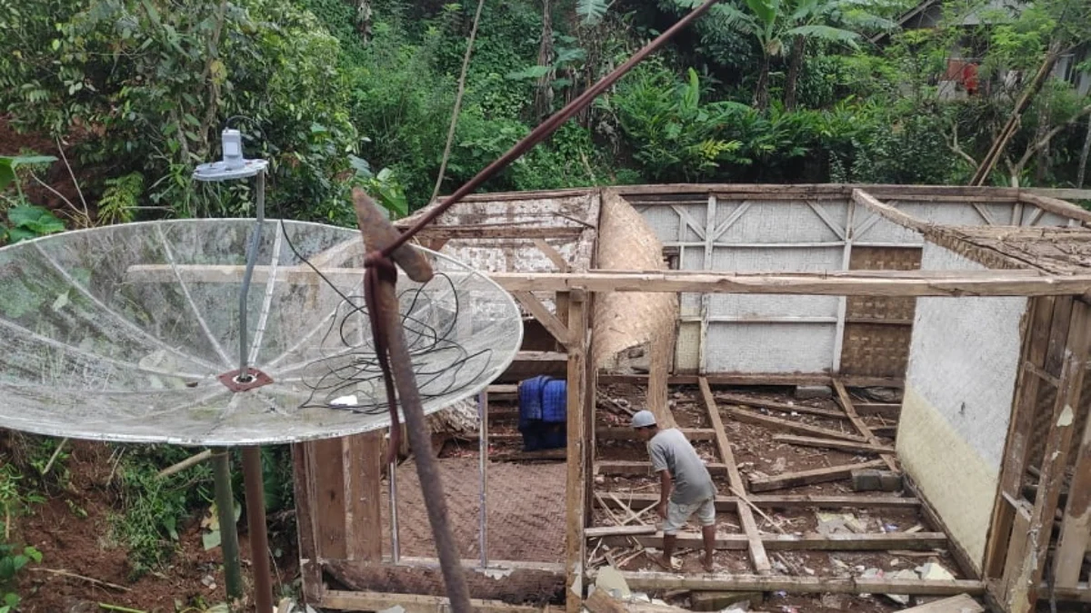 Tanah Longsor Rusak Satu Rumah