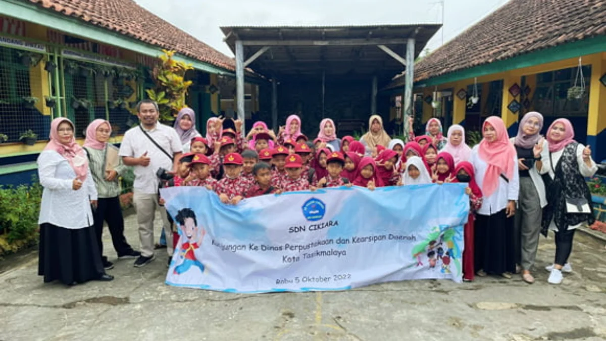 SDN Cikiara Dongkrak Literasi Siswa