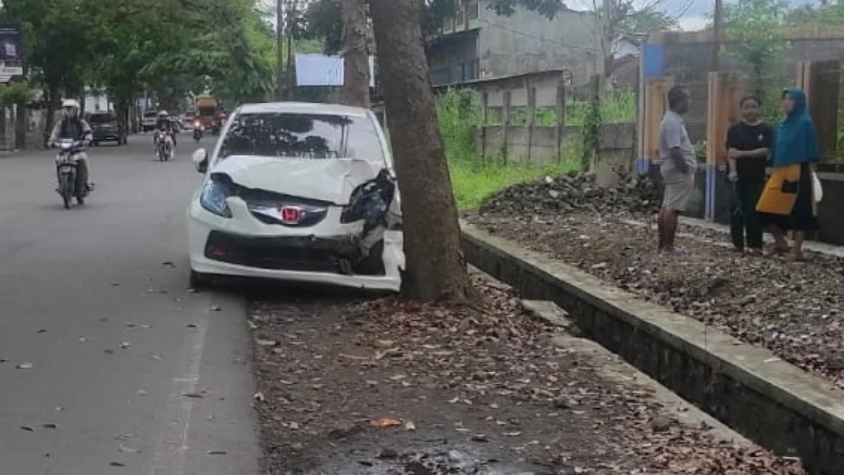 Gagal Fokus, Brio Hantam Pohon