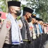 Polisi Berpakaian ala Santri