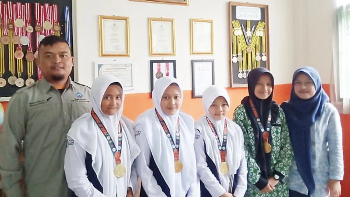 Empat Siswi Raih Emas di Kejuaraan Silat