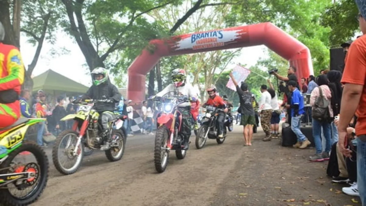 Ribuan Pemotor Ikuti Trail Adventure