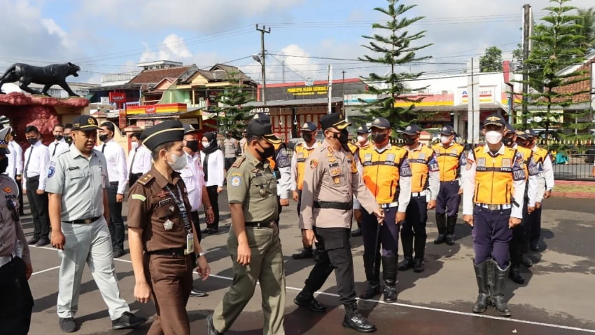 Gunakan HP saat Berkendara, Siap-Siap Ditilang