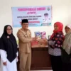 Pemdes Guranteng Serahkan Bantuan PMT