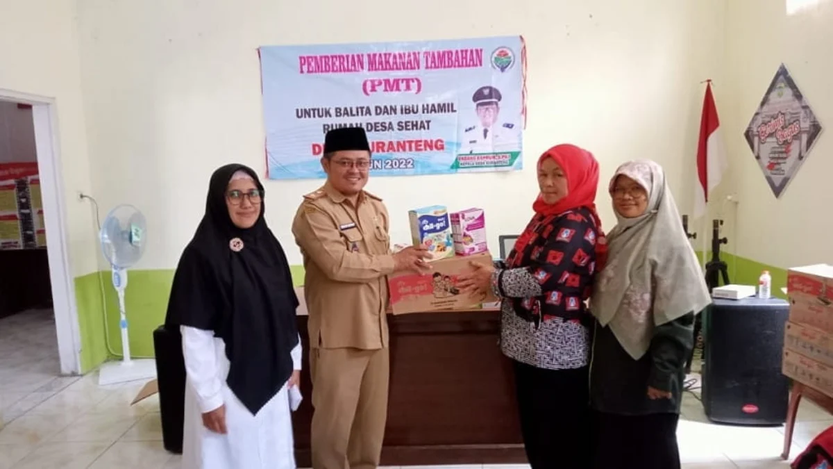 Pemdes Guranteng Serahkan Bantuan PMT