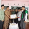 KH Asep Beri Santunan Korban Longsor