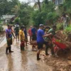 Jalan Karangjaya Sempat Tertutup Longsor