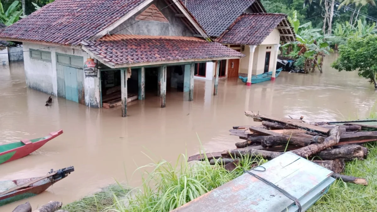 Berangsur Surut, Kerugian Belum Dihitung