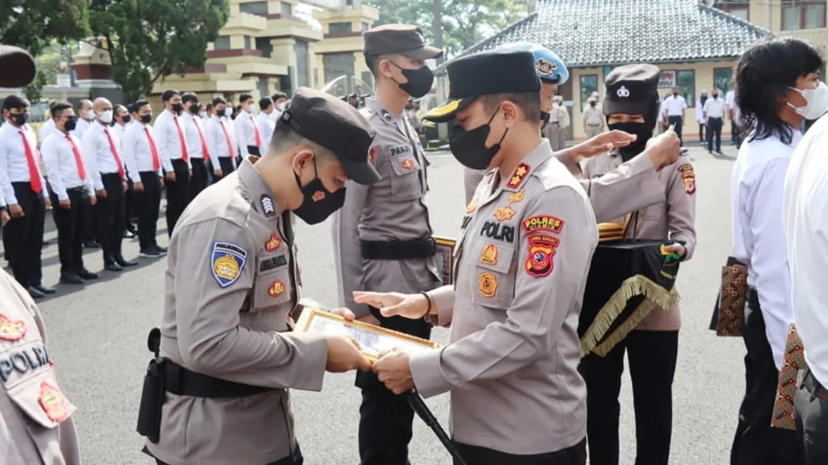 Ungkap Kasus Buang Bayi, Anggota Polisi Raih Penghargaan