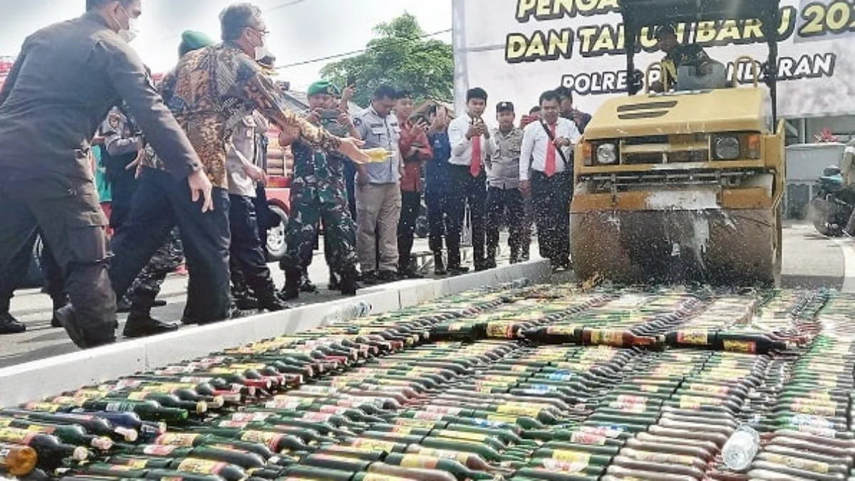 988 Botol Miras Ilegal Dimusnahkan