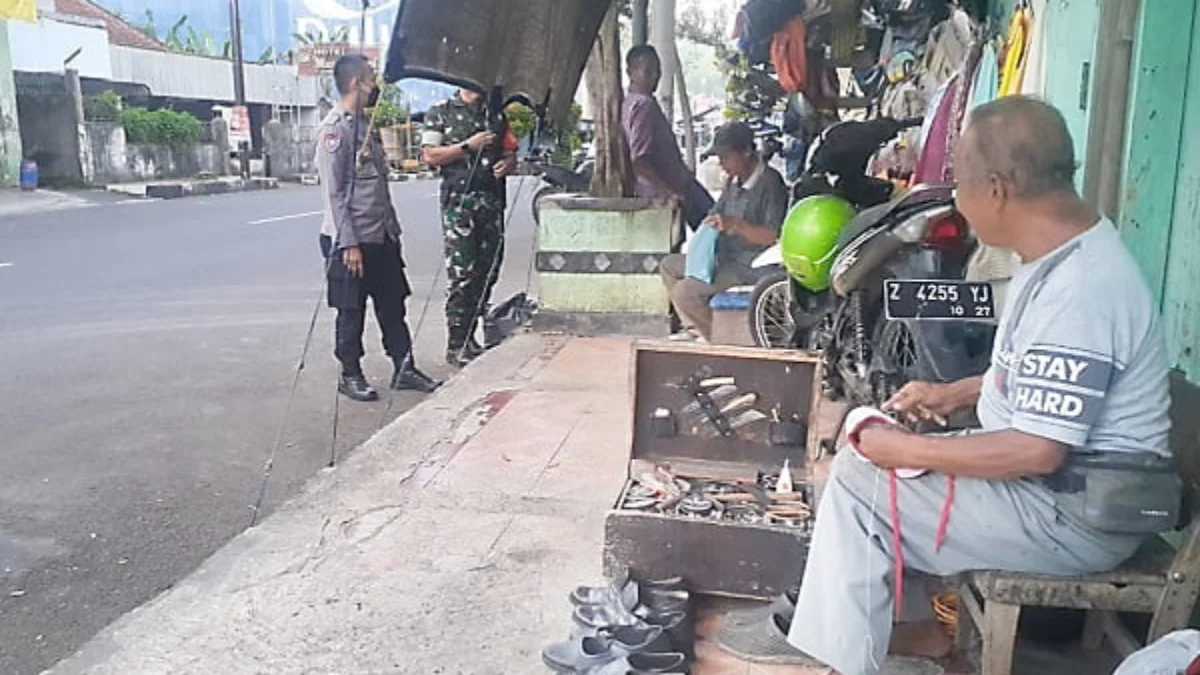 Pria Paruh Baya Meninggal Saat Nyemir Sepatu