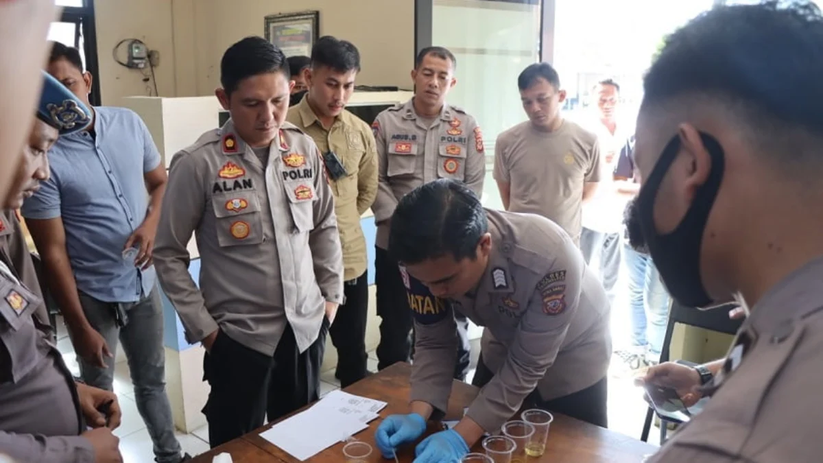 Anggota Polres Tasikmalaya Dites Urine