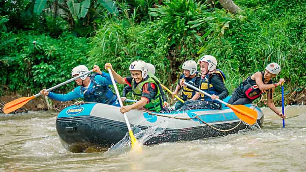 arung jeram di sungai citanduy