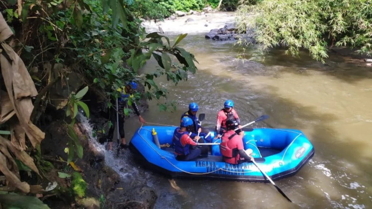 Pemancing hanyut saat ngabuburit