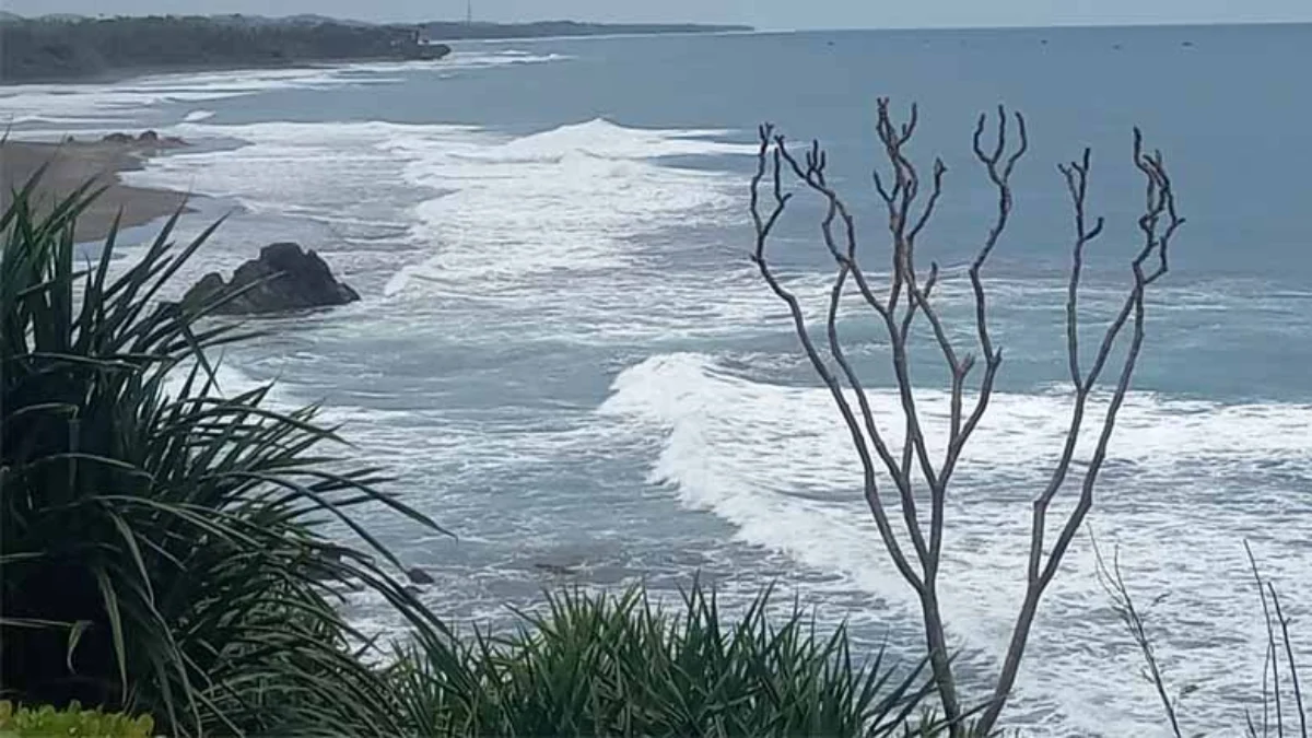 Pantai Keusik Luhur