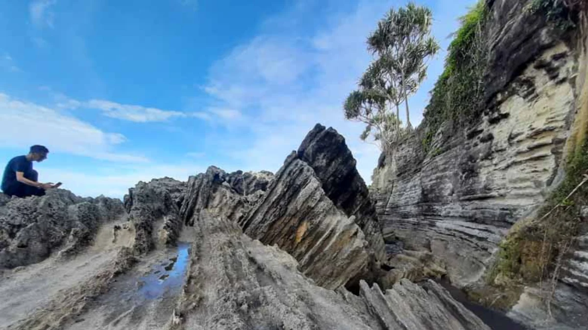 Pantai Batu Hiu Pangandaran